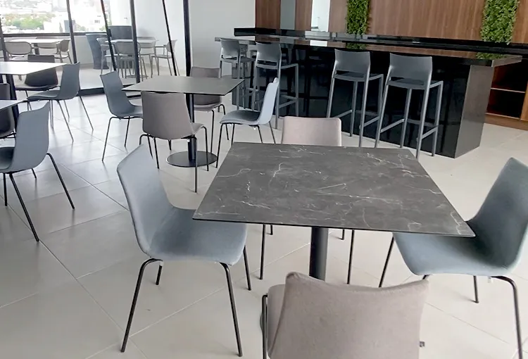 West Tower – Mobiliario para áreas comunes y recreativas · Fotografía 1